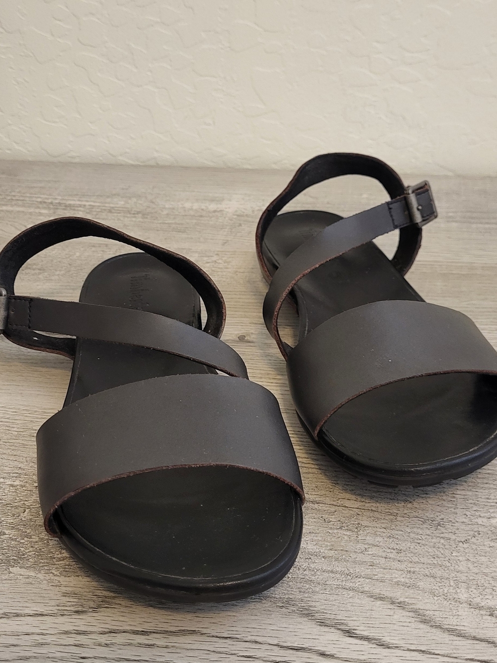 Timberland Women's Cranberry Lake Leather Sandals in size 7